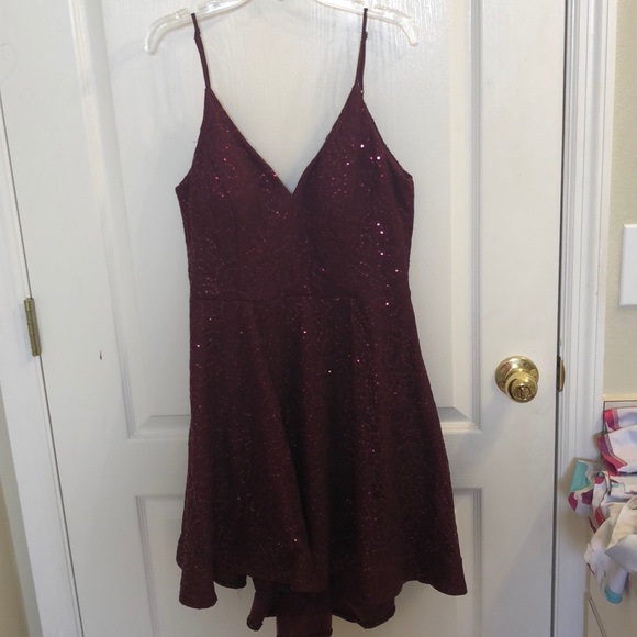 B. Smart Burgundy Lace Party Dress - Picture 2 of 3